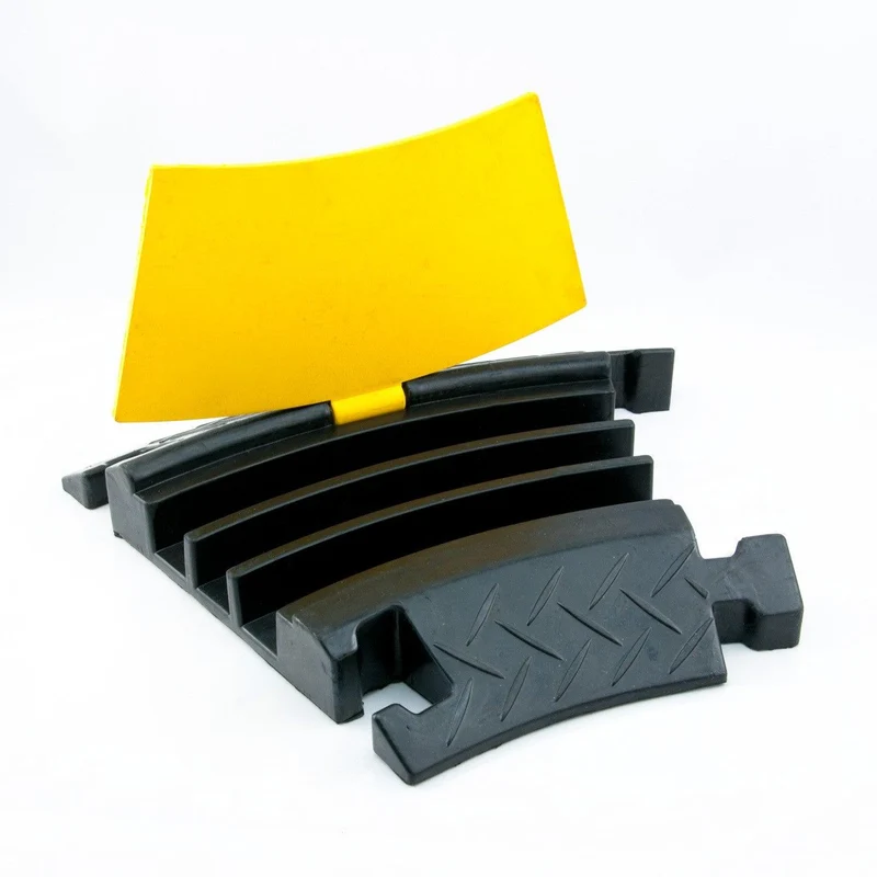 Pedana proteggi cavo Master Audio CP3 ad angolo da 30° 3 canali