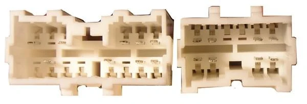 Cavo per autoradio con connettore ISO per Volvo Phonocar 04627